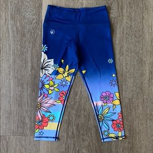 Pair of Capris Leggings )